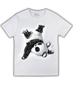 панда играет на белой